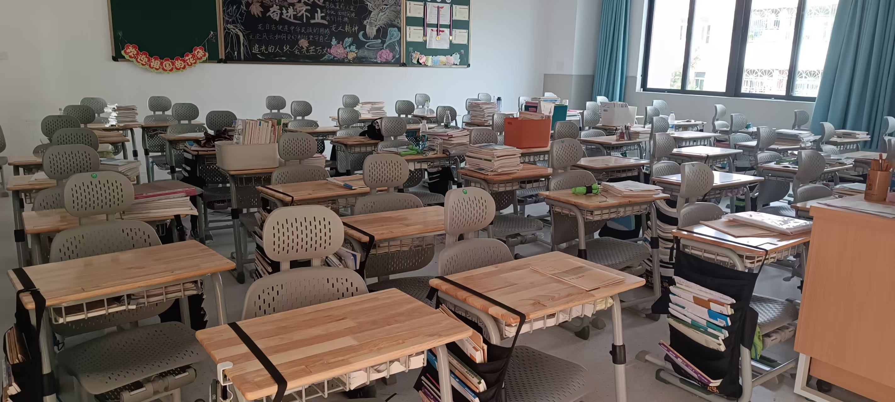 深圳市龙华区高级中学-大浪校区|博恩午休课桌椅正式入驻,赋能高品质校园育人(图2) 52ac2c7c9c989f132778ce74bf4ddc8.jpg