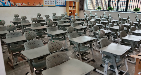 博恩教育课椅进驻东莞市寮步镇寮步信义学校,为快乐成长保驾护航。(图2) 24ca6a471906bcf38510d134ba46029b.png