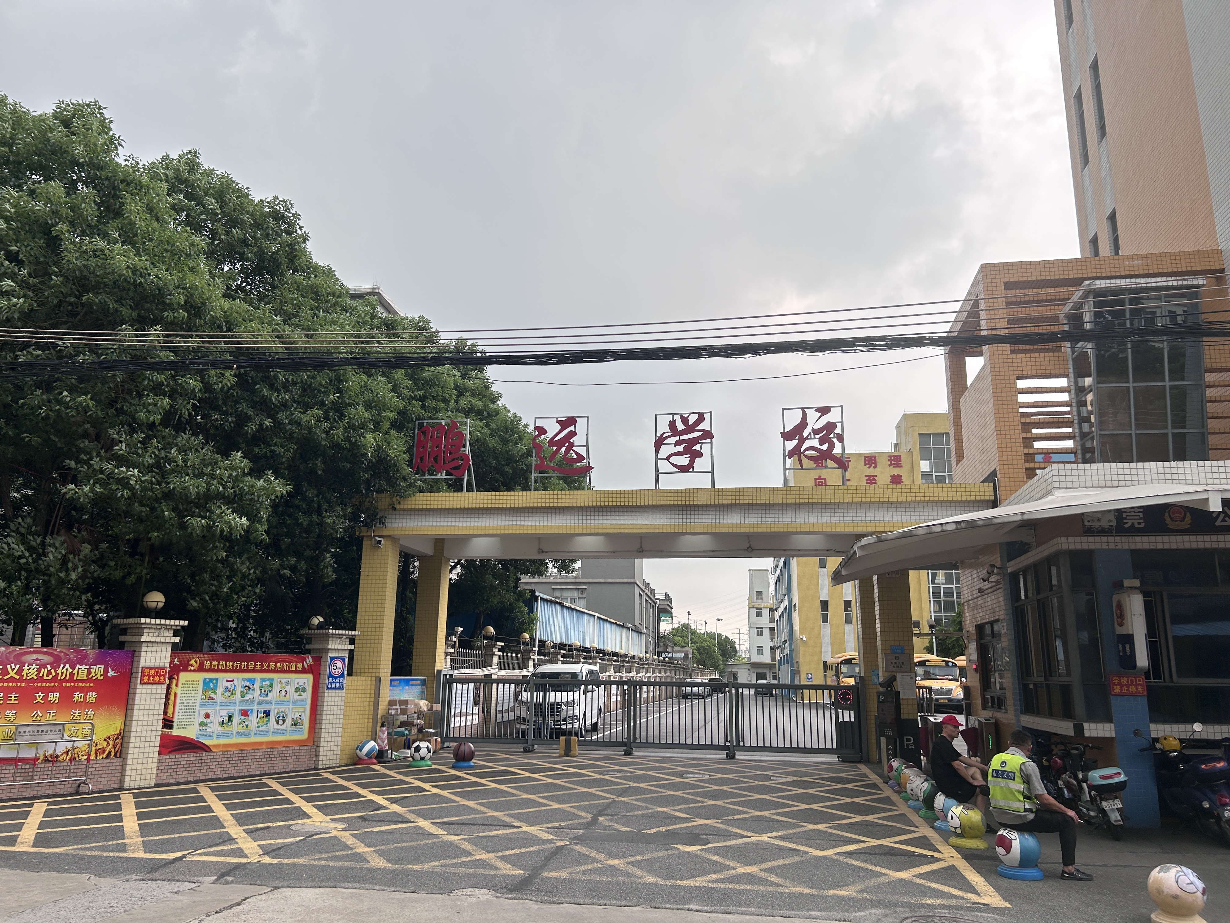 东莞市沙田镇鹏远学校|引入博恩午休课椅,贴心解决学生学习午休难题(图1) lADPKGXzXKdgA2PNC9DND8A_4032_3024.jpg