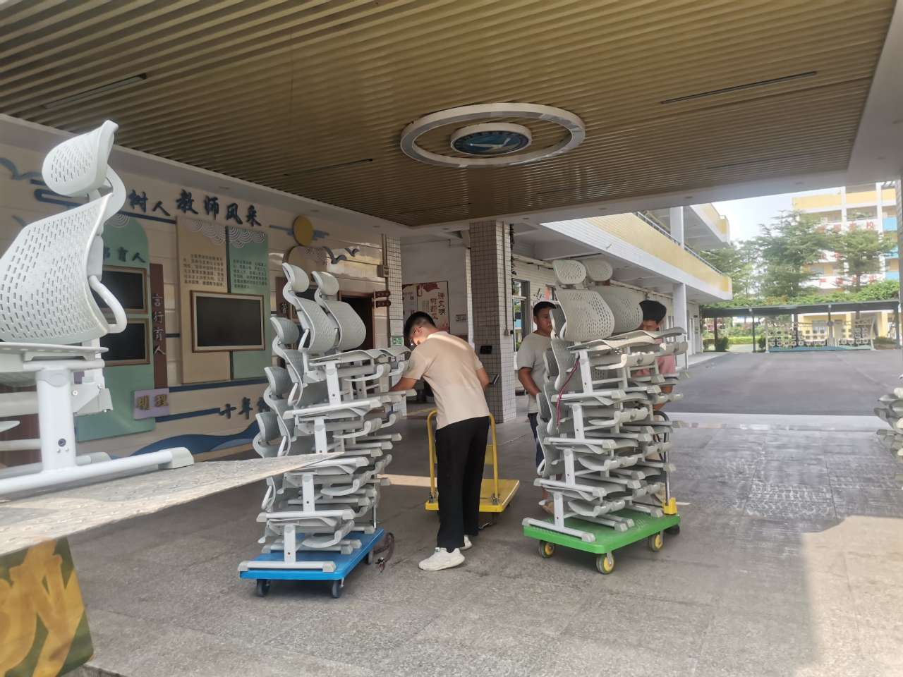 东莞市沙田镇鹏远学校|引入博恩午休课椅,贴心解决学生学习午休难题(图3) lADPKHe21dwrVtPNA8DNBQA_1280_960.jpg