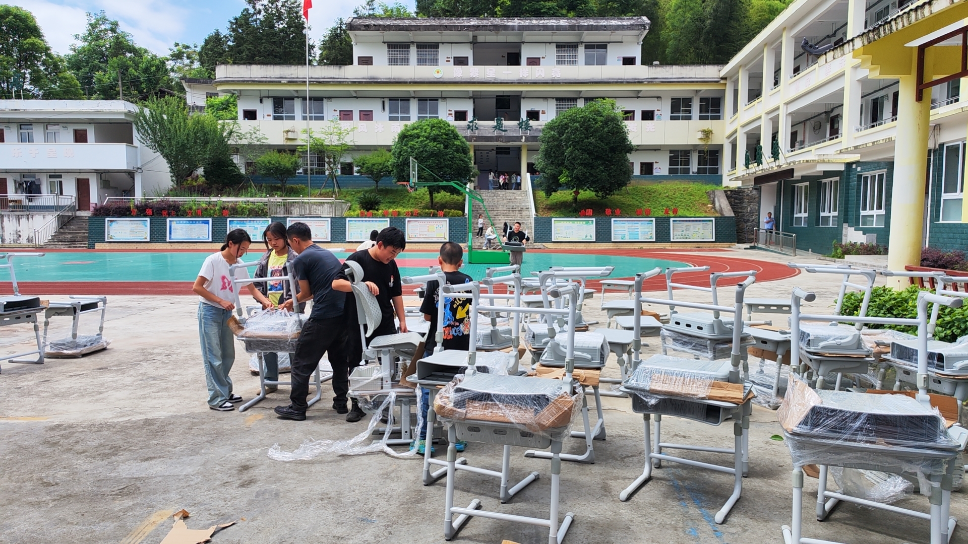 博恩教育进驻湖北省恩施市芭蕉白果树小学(图3) 4b1d9eb794b551c15b815b01d98b8da.jpg